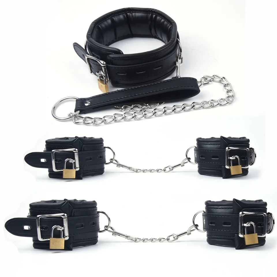 Zdjęcie produktu z kategorii gadżetów BDSM - Black Leather Sponge Handcuffs For