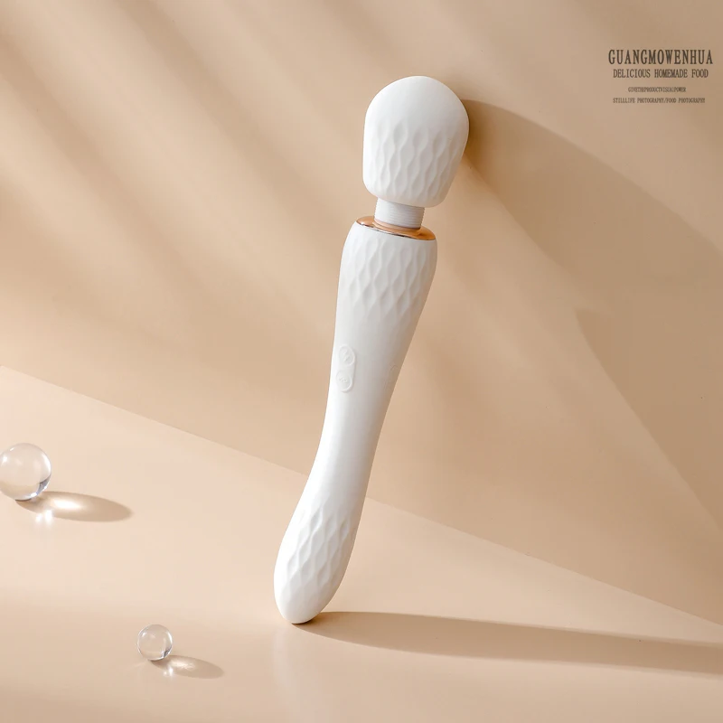 Zdjęcie produktu z kategorii wibratorów różdżek (magic wand) - Sexy Toys Female Double-headed Vibrator